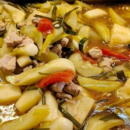 ข้าวแกง ฟ้าใหม่ข้าวแดงแกงร้อน สาขา2 ปั๊ม PT แจระแม