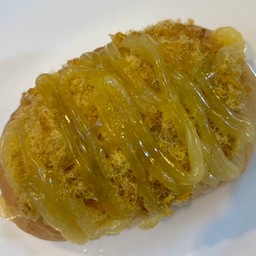 ขนมปังหมูหยองน้ำสลัด