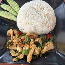 กะเพราไก่ราดข้าว