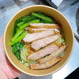 บะหมี่หยกคอหมูทอด