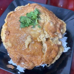 ไข่เจียวหมูสับราดข้าว