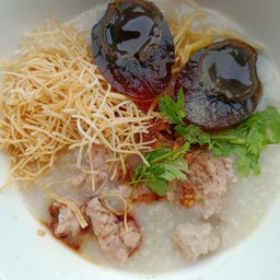 โจ๊กหมูไข่เยี่ยวม้า