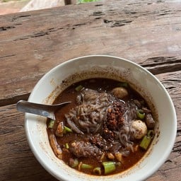 บ้านไม้ ก๋วยเตี๋ยวเรือ เขาแคบ เขาใหญ่ สาขาเดียว