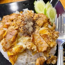 หมูกระเทียมไข่ข้นราดข้าว