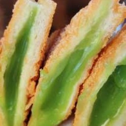 แซนด์วิชทอดไส้ทะลัก ( ใบเตย )