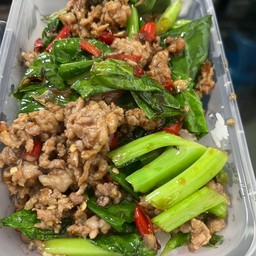 ผัดคะน้า ราดข้าว (เลือกเนื้อสัตว์ได้เลยจ้า)