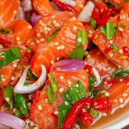 ยำแซลมอน