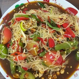 ตำขนมจีนผักลวก