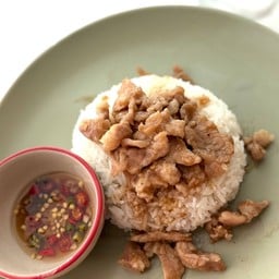 ทอดกระเทียม ราดข้าว