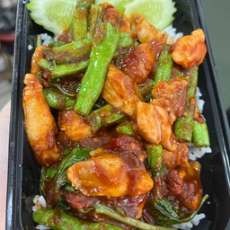 ผักพริกแกง  ราดข้าว (เลือกเนื้อสัตว์ได้เลยจ้า)