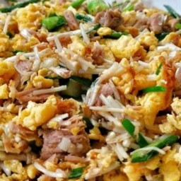 ข้าวหน้าเห็ดเข็มทองผัดหมูสับใส่ไข่, ต้นหอม
