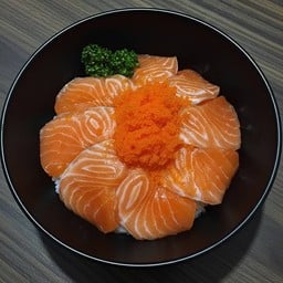 ข้าวหน้าแซลม่อนสดไข่กุ้ง