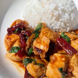 กระเพราไก่จุ๊ยซี่