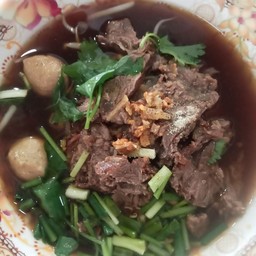 ก๋วยเตี๋ยวเป็ด เนื้อตุ๋น - ตลาดย่าโม