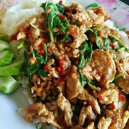 กระเพราะหมูชิ้นราดข้าว