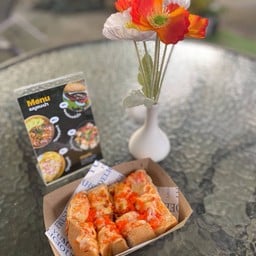 ขนมปังหน้าปูอัดไข่กุ้งชีส