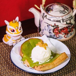 ปังปิ้ง + ไอศกรีมกะทิ