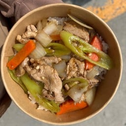 หมูชิ้นผัดพริกหยวก