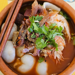 ก๋วยเตี๋ยวเรือหม้อดิน กินเส้นสาขา 299 ทุ่งสง