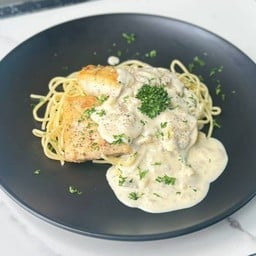 สปาเก็ตตี้แซลมอนครีมซอสเห็ด