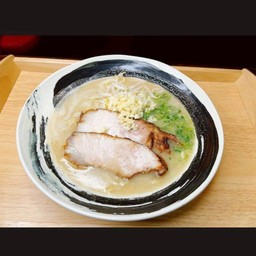 โชยุราเมงกระเทียมสด สไตล์โอซาก้า