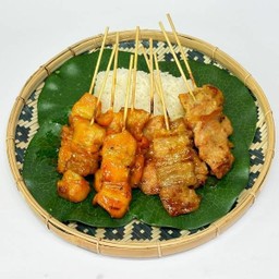 เซท ไก่แดง 5 + หมูปิ้ง 5 ไม้ พร้อม ข้าวเหนียว 1 ถุง