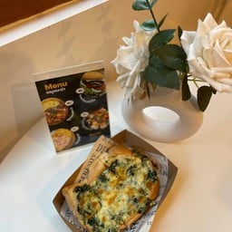 ขนมปังหน้าผักโขมชีส