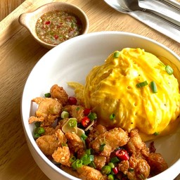 ข้าวไก่ผัดพริกเกลือ ไข่ข้น