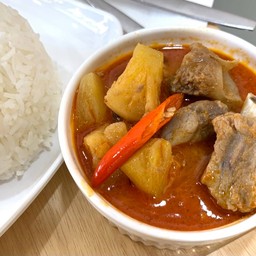 ข้าวแกงคั่วสับปะรดกระดูกอ่อนหมู