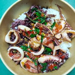 ผัดกระเพราป้านวล  อาหารตามสั่ง