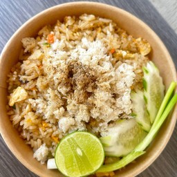 ข้าวผัดกระทะเหล็ก