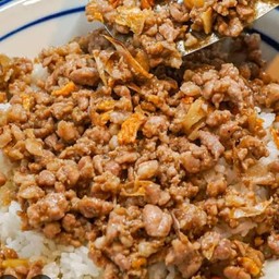 หมูสับกระเทียมฟรีไข่ดาว