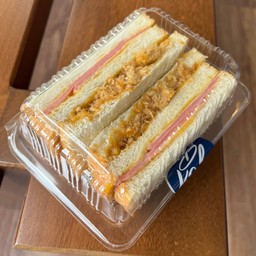 แซนด์วิชโบราณหน้าโรงเรียน