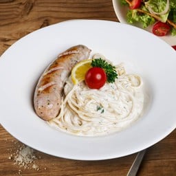 สปาเก็ตตี้ไวท์ซอสไส้กรอกชีสกลิ่นเห็ดทรัฟเฟิล