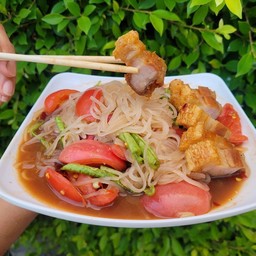 ตำเส้นเล็ก หมูกรอบ