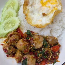 กะเพราลูกชิ้นหมู