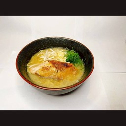 โชยุราเมงกระเทียมสด สไตล์โอซาก้า