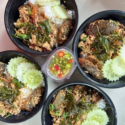 กะเพราไข่เยี่ยว