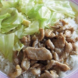 ข้าวหน้าหมูชิ้นผัดน้ำมันหอย+กะหล่ำปลีผัดน้ำปลา