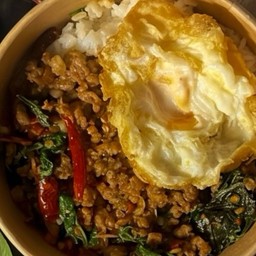 กะเพรา นาย อุเทน (ฟรีไข่ดาว)