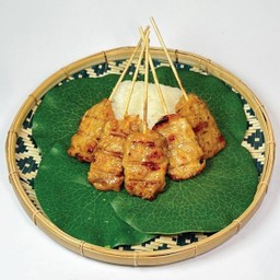 เซท หมูปิ้งนมสด 5 ไม้ พร้อม ข้าวเหนียว 1 ถุง