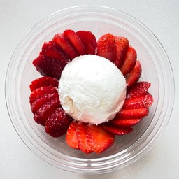 กรีกโยเกิร์ต x สตรอว์เบอร์รี