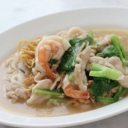 ราดหน้ารวมหมู-ทะเล