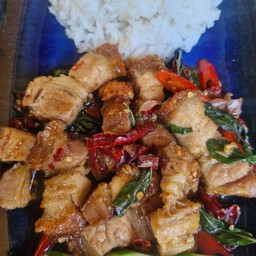 ผัดกะเพราหมูกรอบ+ข้าว