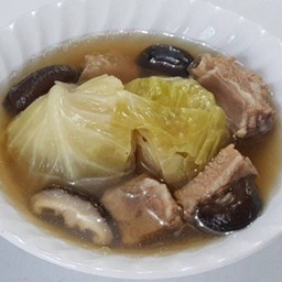 กะหล่ำปลีตุ๋นซี่โครงหมูเห็ดหอม+ข้าวสวย