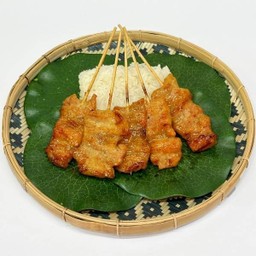 เซท หมูปิ้ง 5 ไม้ พร้อม ข้าวเหนียว 1 ถุง