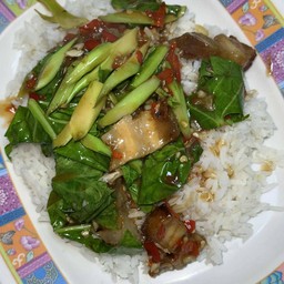 คะน้าหมูกรอบ