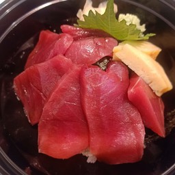 ข้าวหน้าทูน่าสดไม่มีซุป