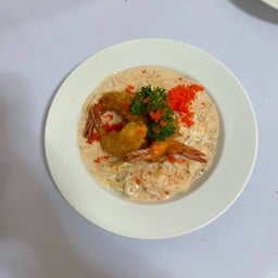 สปาเก็ตตี้ครีมไข่กุ้งกุ้งทอด