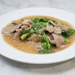 ราดหน้าหมู เส้นใหญ่